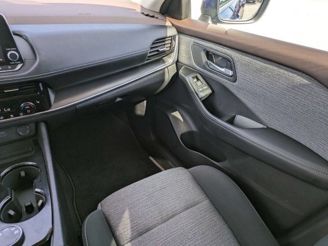 Used 2021 Nissan Rogue SV AWD/4WD image 17