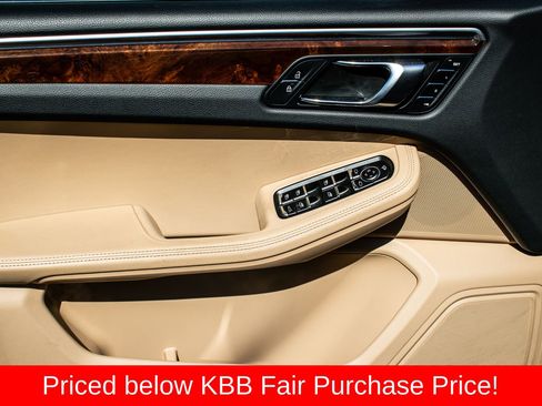 Used 2023 Porsche Macan AWD/4WD image 21