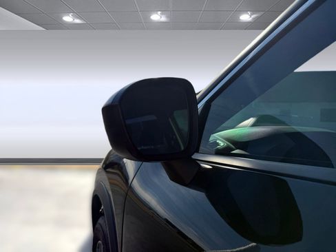 Used 2023 Nissan Rogue S image 19