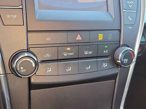 Used 2017 Toyota Camry SE image 21