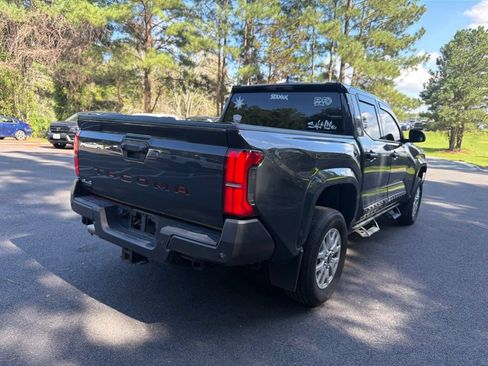 Used 2025 Toyota Tacoma SR w/ SR Upgrade Package AWD/4WD image 6