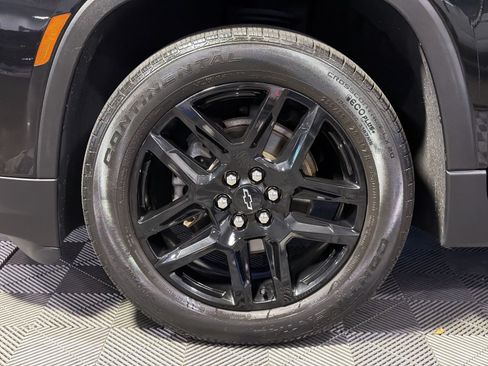 Used 2023 Chevrolet Traverse LS FWD image 17