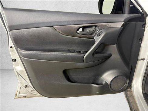 Used 2020 Nissan Rogue S FWD image 10