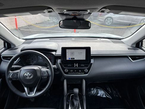 Used 2025 Toyota Corolla Cross LE image 32