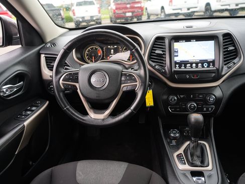Used 2018 Jeep Cherokee Latitude AWD/4WD image 20