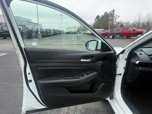 Used 2022 Nissan Altima 2.5 AWD/4WD image 14