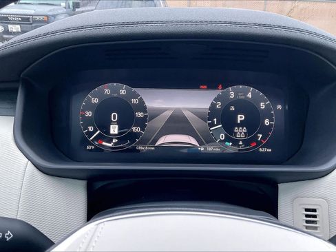 Used 2023 Land Rover Discovery Metropolitan Edition image 26