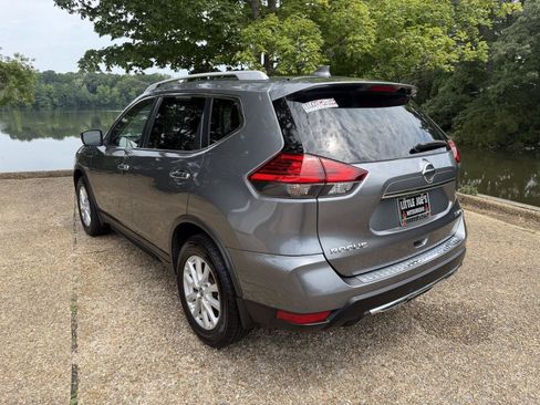 Used 2017 Nissan Rogue SV w/ SV Premium Package AWD/4WD image 5