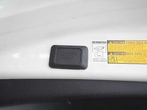 Used 2013 Toyota RAV4 Limited AWD/4WD image 11