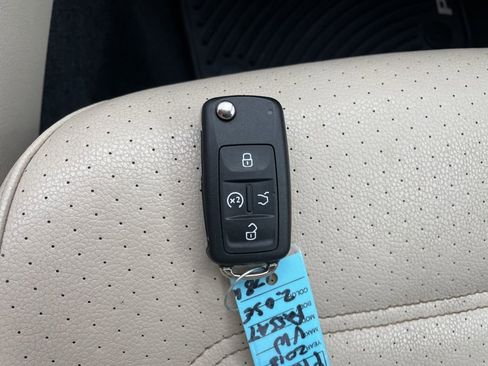 Used 2018 Volkswagen Passat 2.0T SE image 24