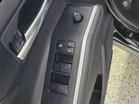 Used 2024 Toyota Highlander XSE FWD image 23