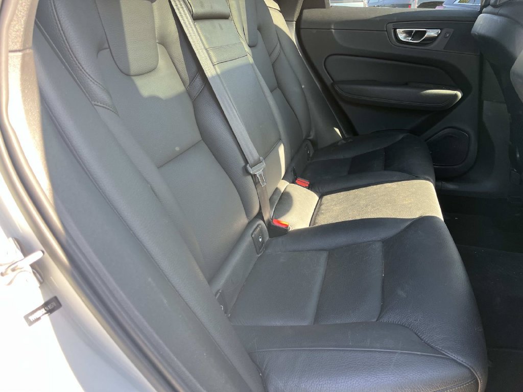 Used 2020 Volvo XC60 T5 Momentum FWD image 24
