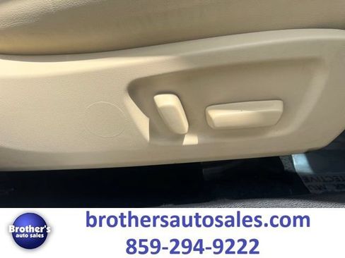 Used 2018 Toyota Highlander XLE AWD/4WD image 41