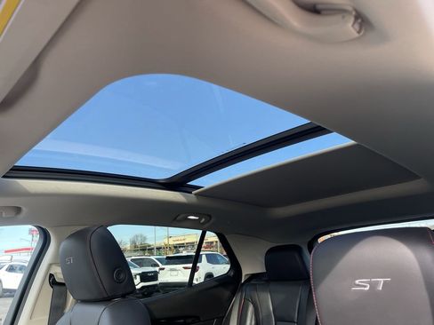 Certified 2023 Buick Envision Essence w/ Sport Touring Package image 18