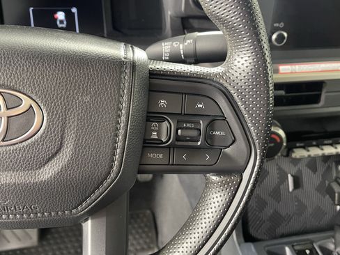 Used 2025 Toyota Tacoma SR5 AWD/4WD image 20