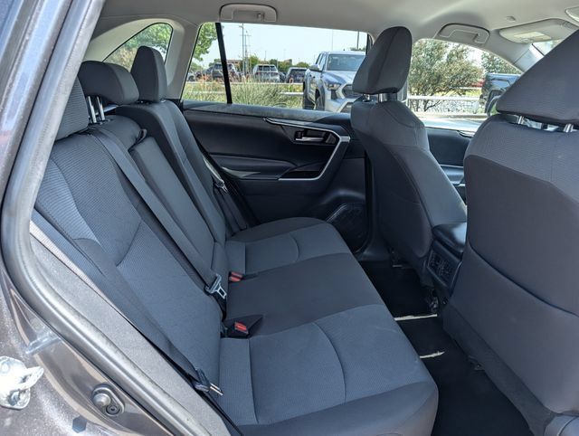 Used 2025 Toyota RAV4 XLE FWD image 27