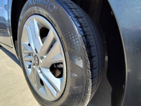 Used 2020 Hyundai Elantra SEL FWD image 11