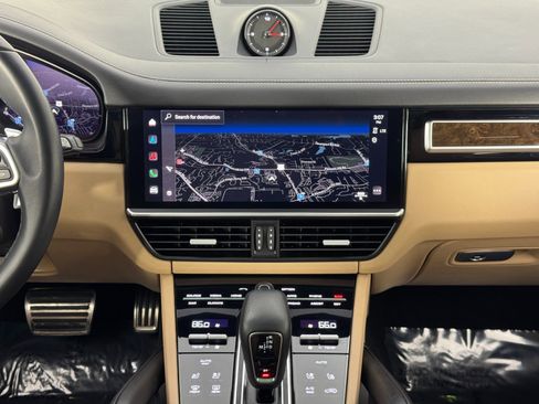 Used 2022 Porsche Cayenne S Platinum w/ Premium Package Plus image 24