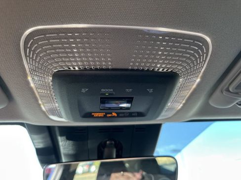 Used 2025 Toyota Prius Plug-In Hybrid image 8