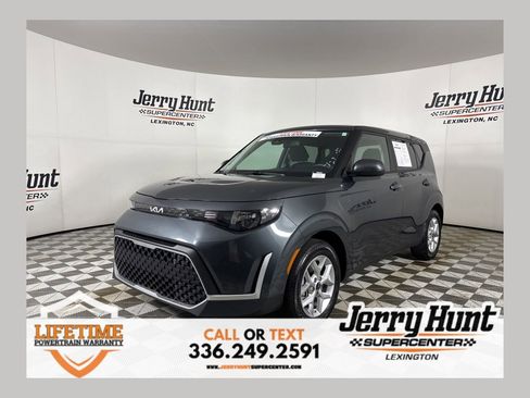 Used 2025 Kia Soul LX w/ LX Technology Package FWD image 1