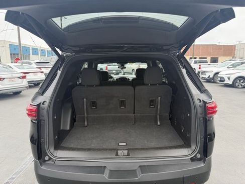 Used 2023 Chevrolet Traverse LT image 11