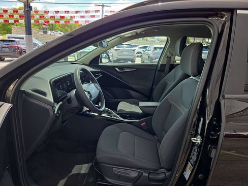 Used 2025 Kia Niro LX FWD image 11