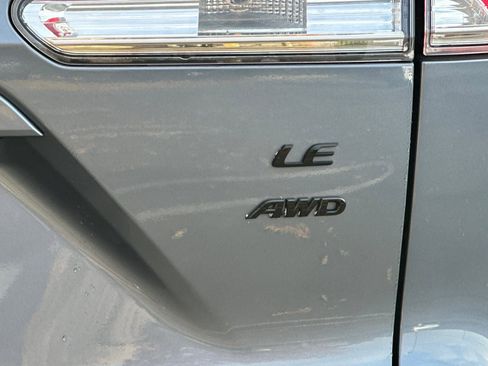 Used 2022 Toyota Corolla Cross LE image 23