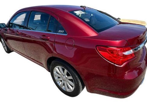 Used 2013 Chrysler 200 Touring FWD image 3