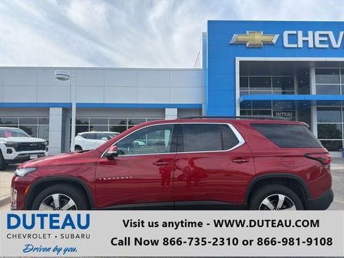 Used 2023 Chevrolet Traverse LT w/ LT Premium Package AWD/4WD image 1