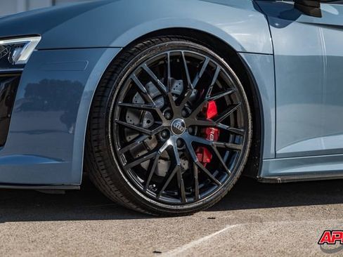 Used 2018 Audi R8 V10 w/ Premium Package image 59