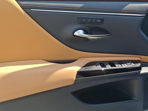 Used 2025 Lexus ES 350 w/ Premium Package FWD image 13