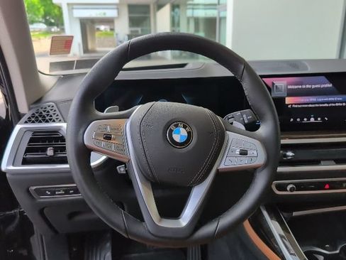 Used 2025 BMW X7 xDrive40i w/ Premium Package AWD/4WD image 17