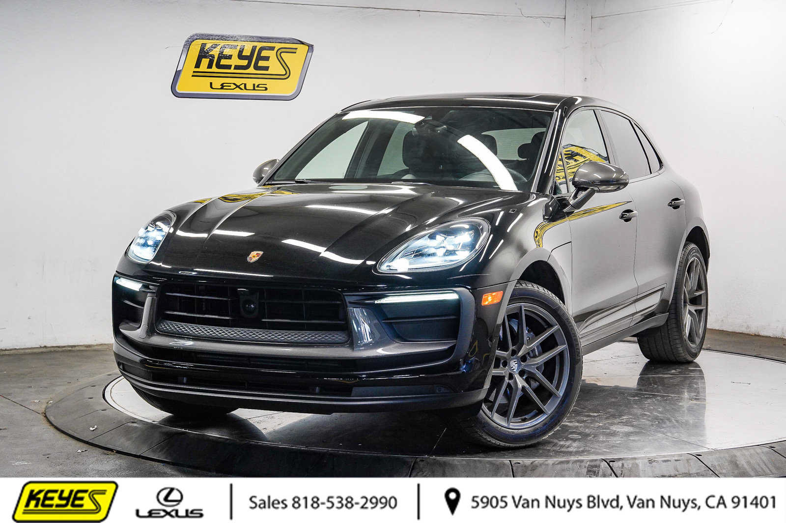 Used 2025 Porsche Macan Turbo AWD/4WD image 1