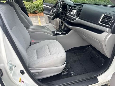 Used 2016 Toyota Highlander LE FWD image 27