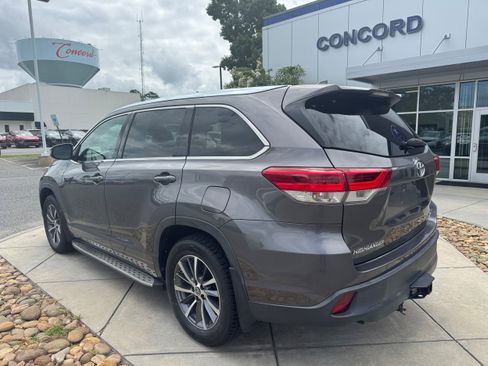 Used 2018 Toyota Highlander XLE AWD/4WD image 8