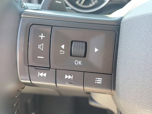 Certified 2025 Nissan Rogue SV FWD image 28