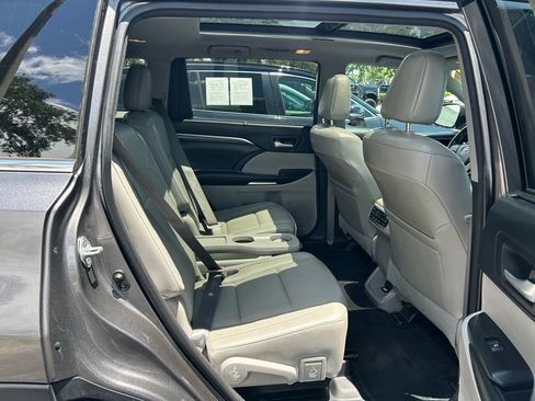 Used 2018 Toyota Highlander Limited Platinum FWD image 47