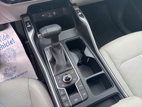 Used 2025 Kia Sorento S image 42