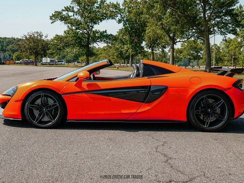 Used 2019 McLaren 570S Spider image 3