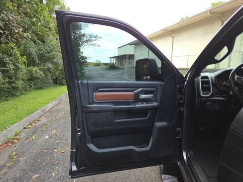 Used 2024 RAM 2500 Big Horn w/ Night Edition AWD/4WD image 13