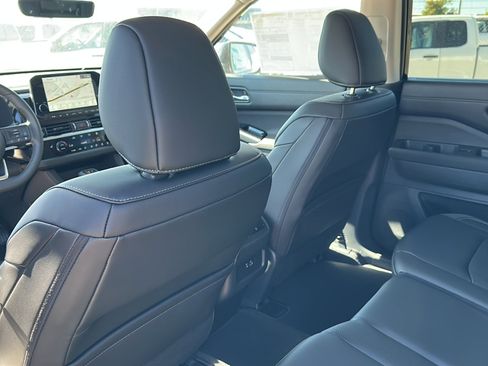 New 2025 Nissan Pathfinder SL image 14