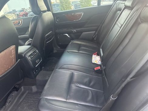 Used 2019 Lincoln Continental Select w/ Continental Climate Package image 8