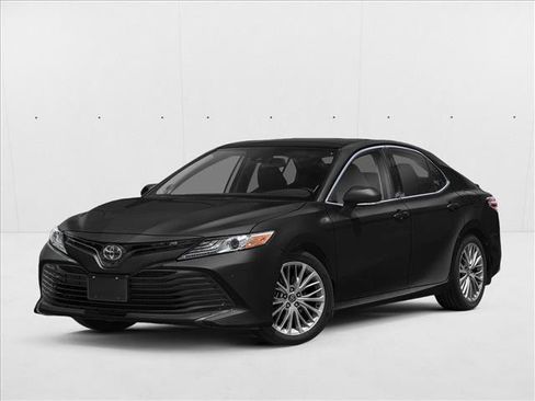 Used 2019 Toyota Camry XLE image 1