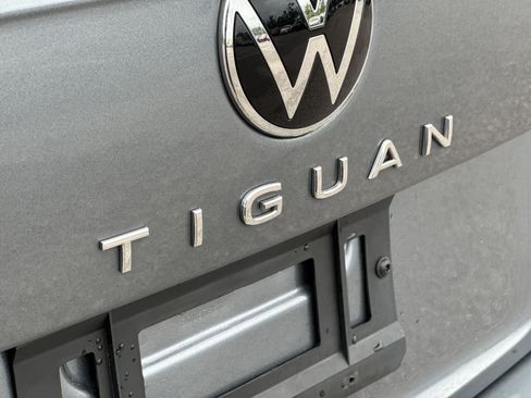 Used 2024 Volkswagen Tiguan SE R-Line FWD image 19