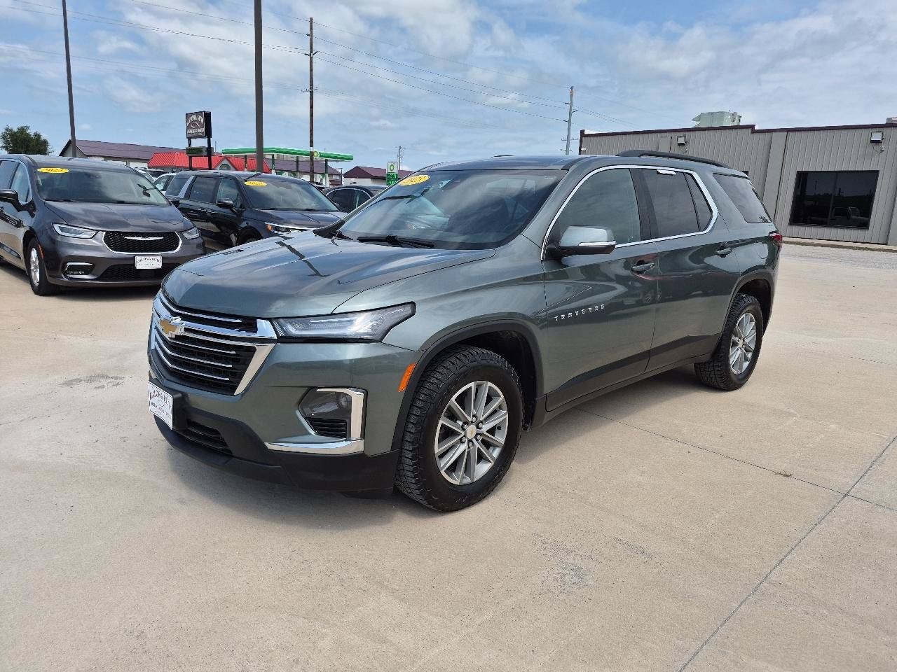 Used 2023 Chevrolet Traverse LT w/ LPO, Floor Liner Package AWD/4WD image 2