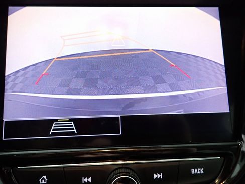 Used 2021 Chevrolet TrailBlazer LT w/ Sun and Liftgate Package image 4