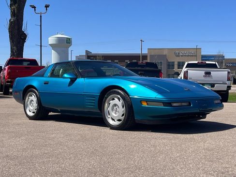 Used 1992 Chevrolet Corvette Coupe RWD image 2