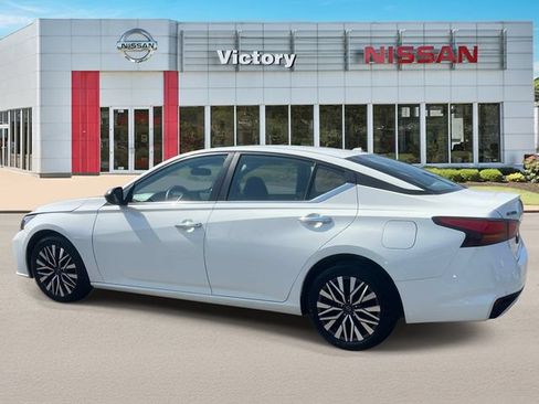 Used 2025 Nissan Altima 2.5 SV FWD image 6
