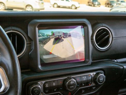 Used 2020 Jeep Wrangler Unlimited Sahara image 15