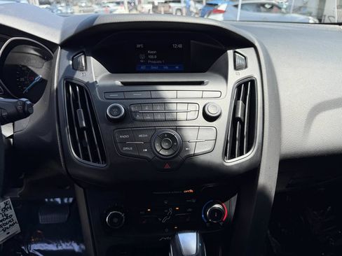 Used 2016 Ford Focus SE w/ SE Cold Weather Package FWD image 17
